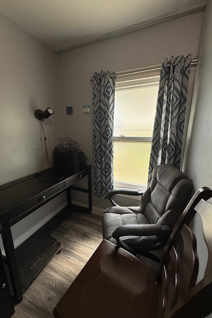 Bathroom with flat lighting
